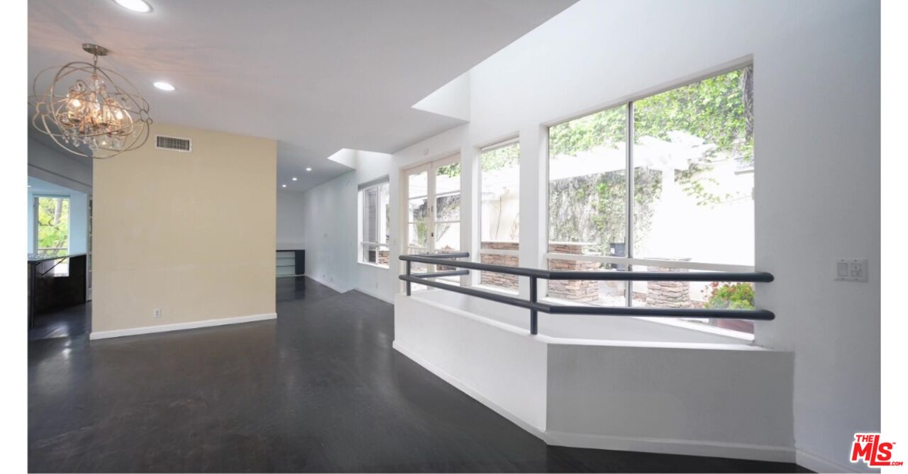 1833 Roscomare Road Los Angeles, CA 90077 - Photo 3 of 6