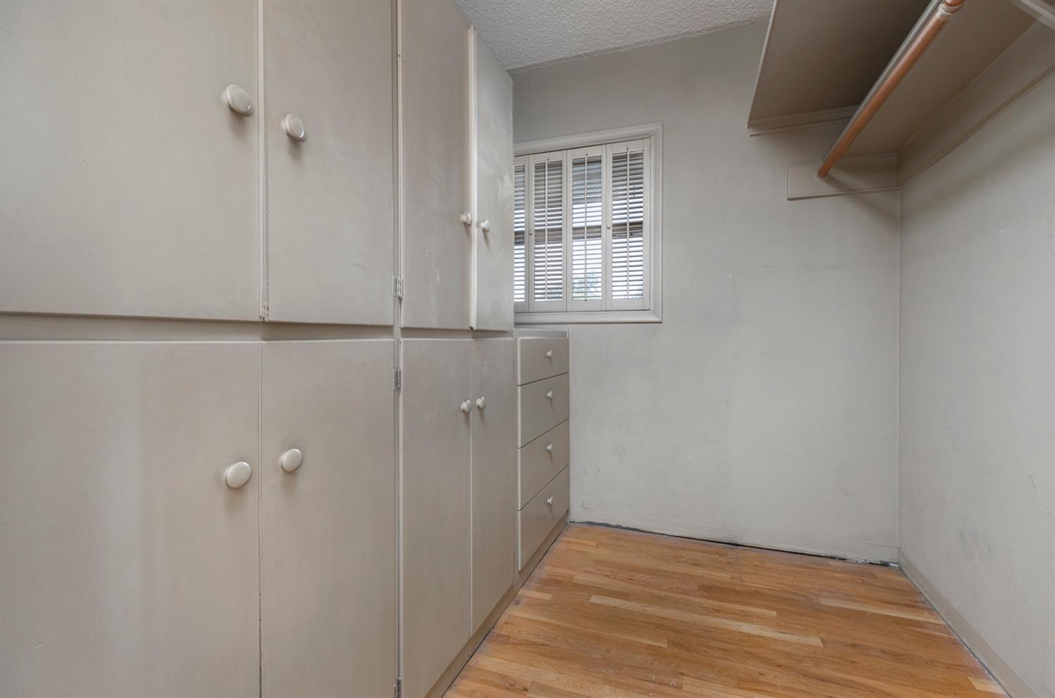 693 South Reed Avenue Reedley, CA 93654 - Photo 22 of 51 a view of an empty room