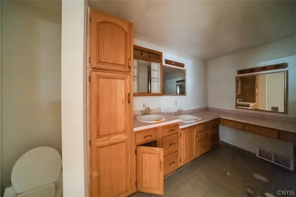 $99,900 | 53 North Street, Camillus, NY 13031