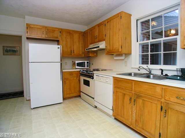 1749 Robinhood Road Winston-Salem, NC 27104 - Photo 4 of 16 Kitchen.