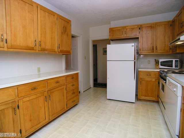 1749 Robinhood Road Winston-Salem, NC 27104 - Photo 5 of 16 Kitchen.