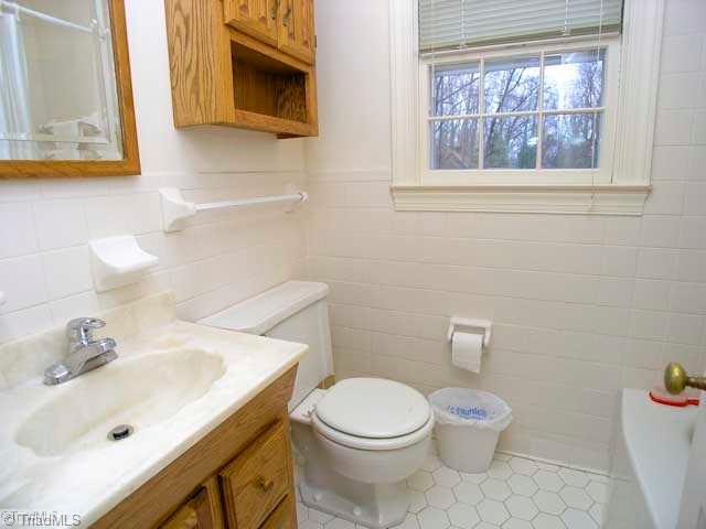 1749 Robinhood Road Winston-Salem, NC 27104 - Photo 10 of 16 Master Bath/Spa.