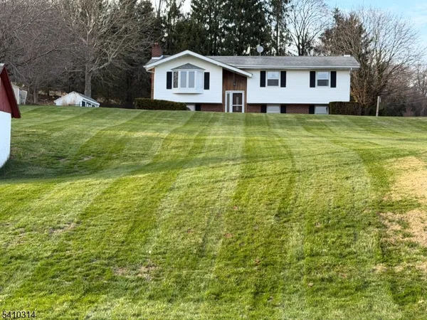 $595,000 | 252 Mountain View Road West, Asbury, NJ 08802