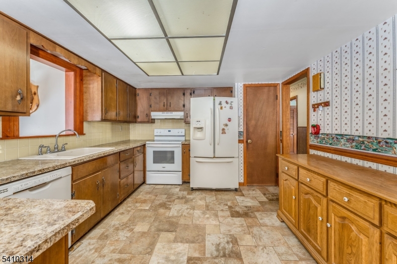 252 Mountain View Road West Asbury, NJ 08802 - Photo 2 of 25