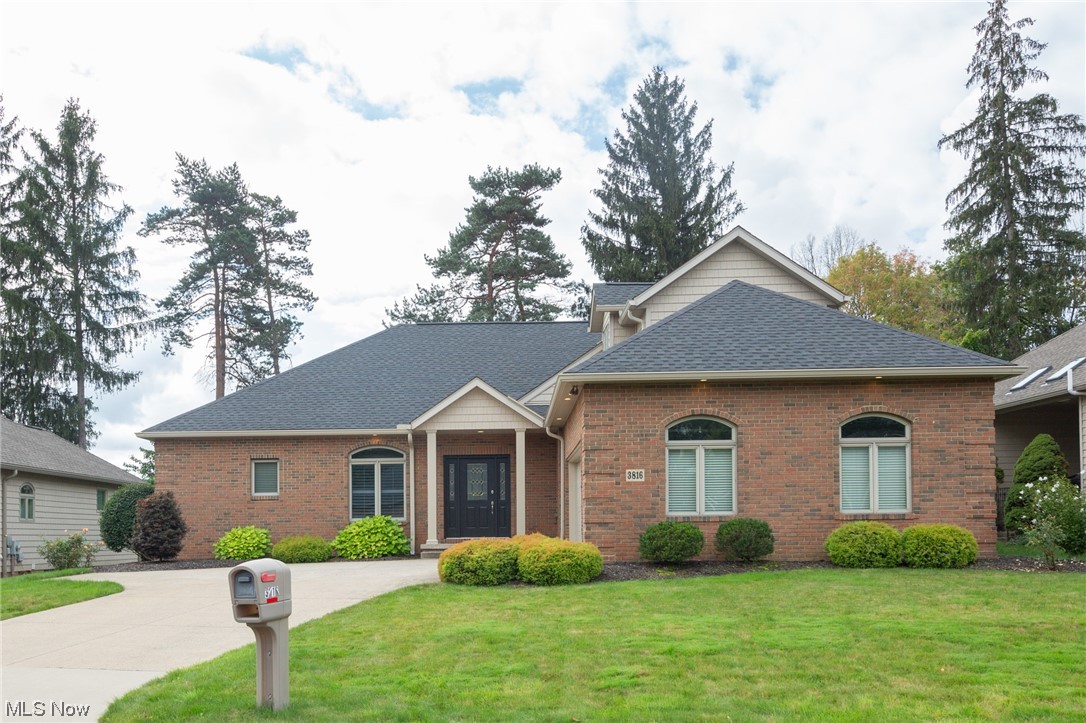 View of front of house featuring a front yard