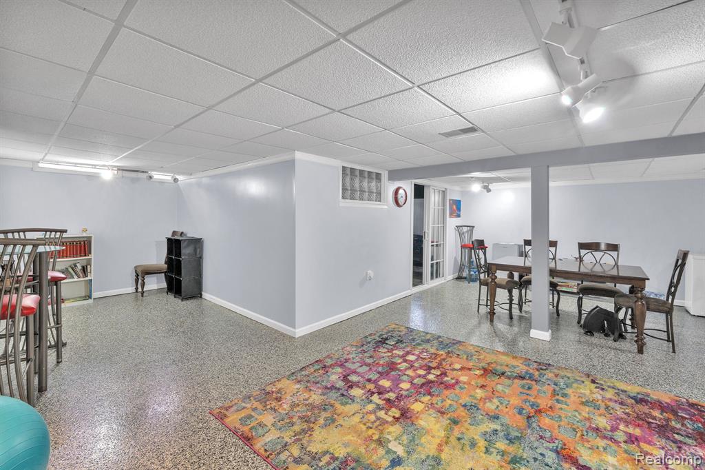 29450 Desmond Drive Warren, MI 48093 - Photo 34 of 49