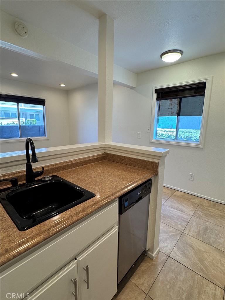 3645 Country Oaks Loop, Unit G Ontario, CA 91761 - Photo 8 of 22