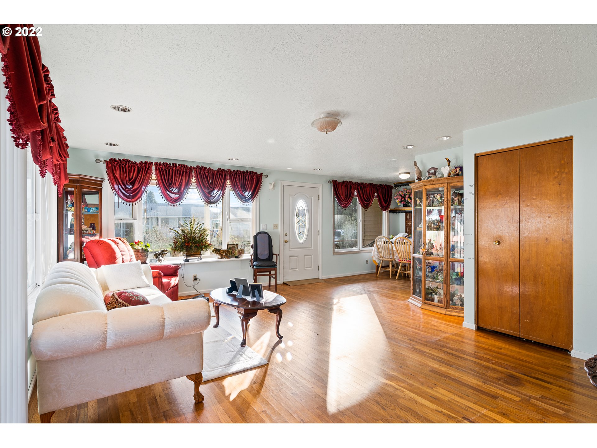 1301 Thompson Road Woodburn, OR 97071 - Photo 6 of 10 Gallery Image 6