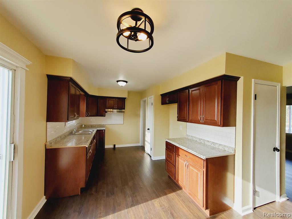 1121 West Cook Road Grand Blanc, MI 48439 - Photo 10 of 47