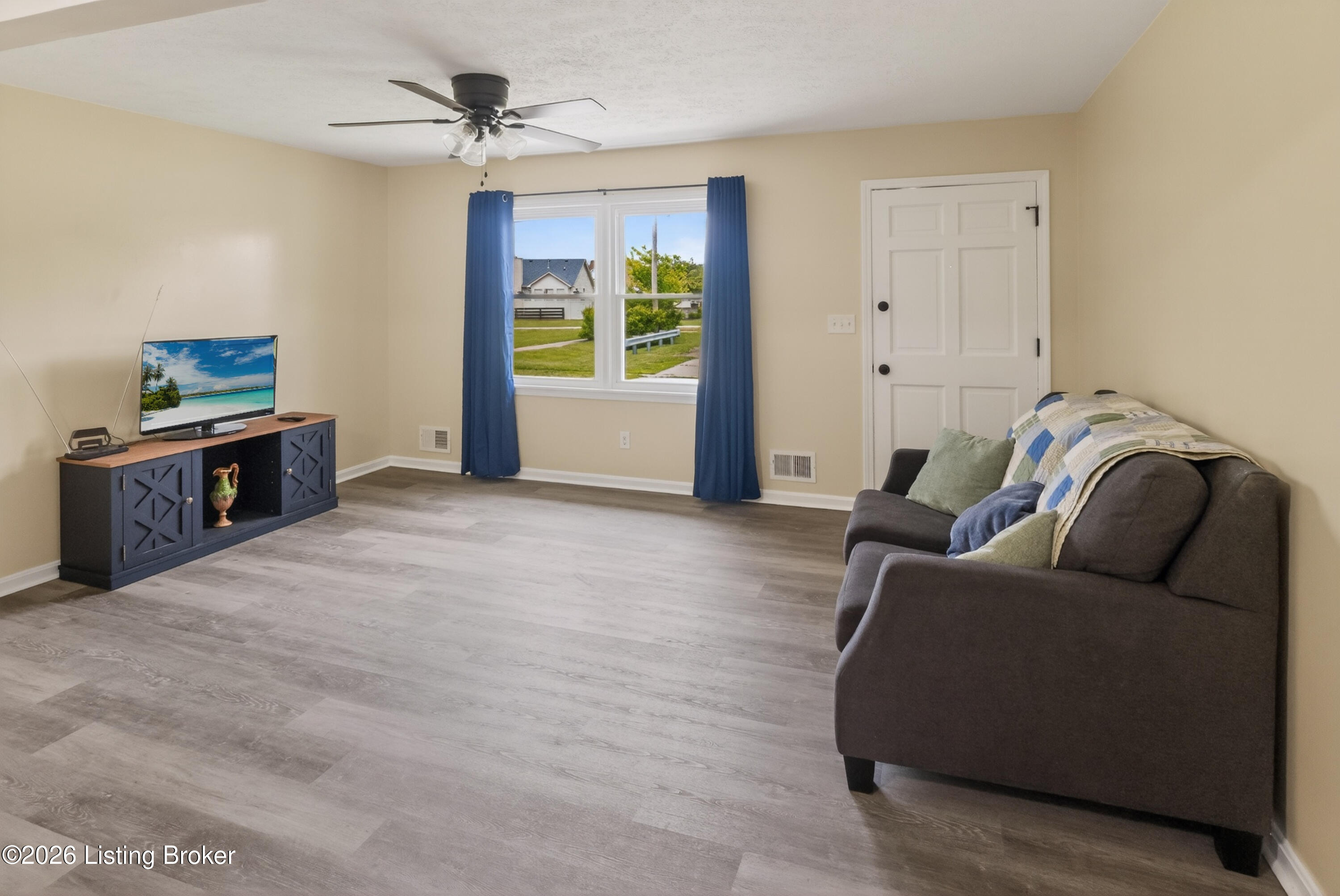 11214 Deering Road Louisville, KY 40272 - Photo 4 of 39 812A5507-HDR