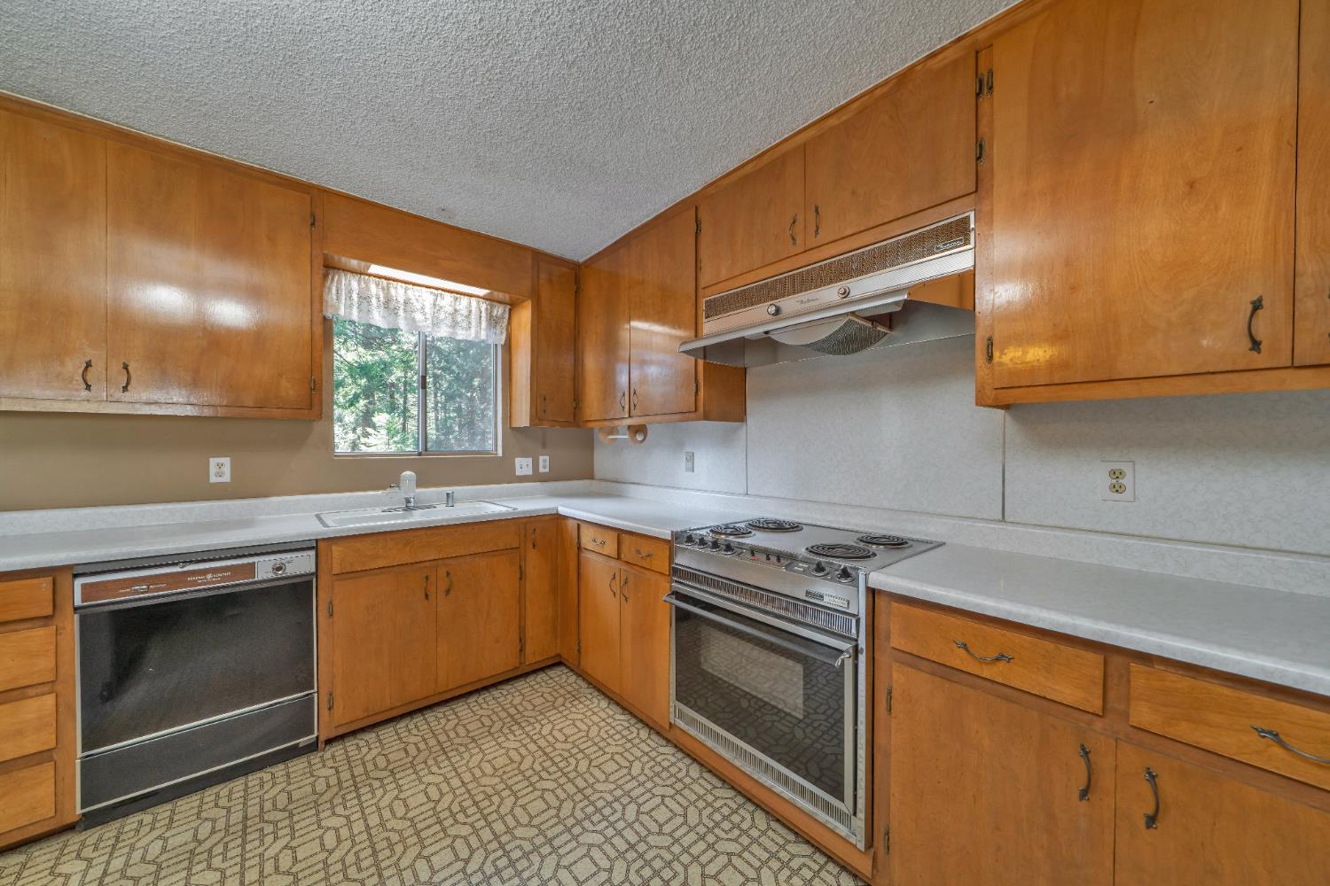 5224 Doe View Place Pollock Pines, CA 95726 - Photo 14 of 27