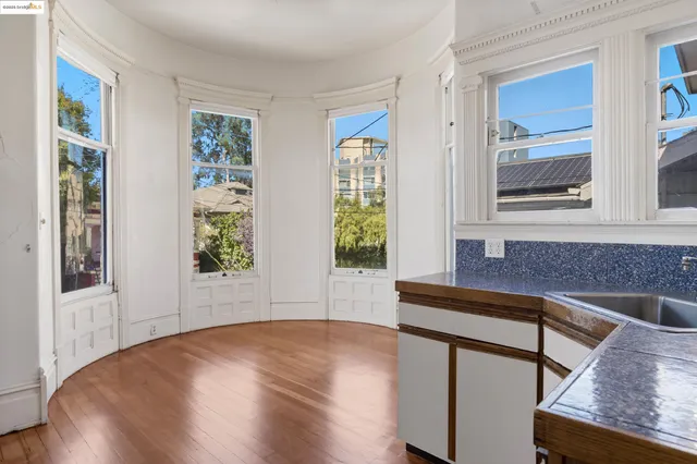 $795,000 | 102 Hamilton Place, Oakland, CA 94611