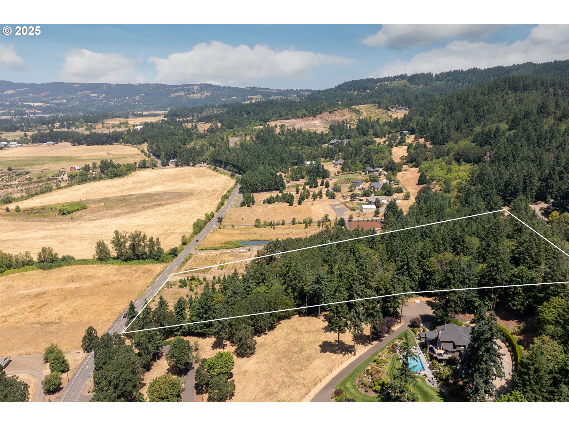 31795 Northeast Wilsonville Road Newberg, OR 97132 - Photo 22 of 26 a view of a city and mountains