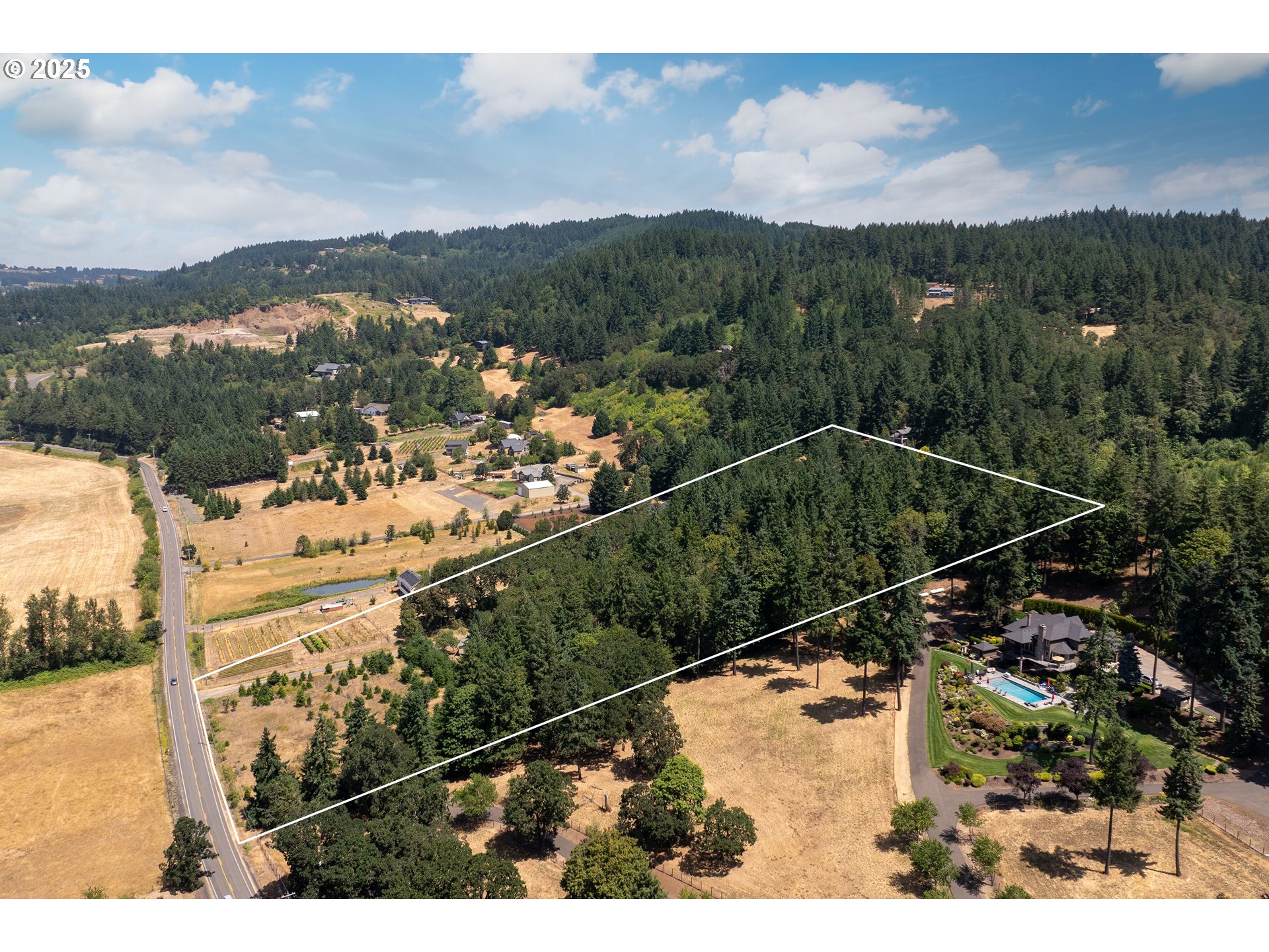 31795 Northeast Wilsonville Road Newberg, OR 97132 - Photo 3 of 26 a view of a sky from a balcony