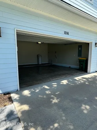 a view of backyard of the house