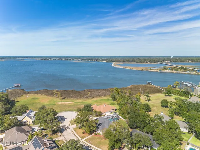 $519,500 | 454 Carmargue Lane, Biloxi, MS 39531