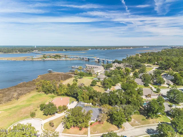 $519,500 | 454 Carmargue Lane, Biloxi, MS 39531