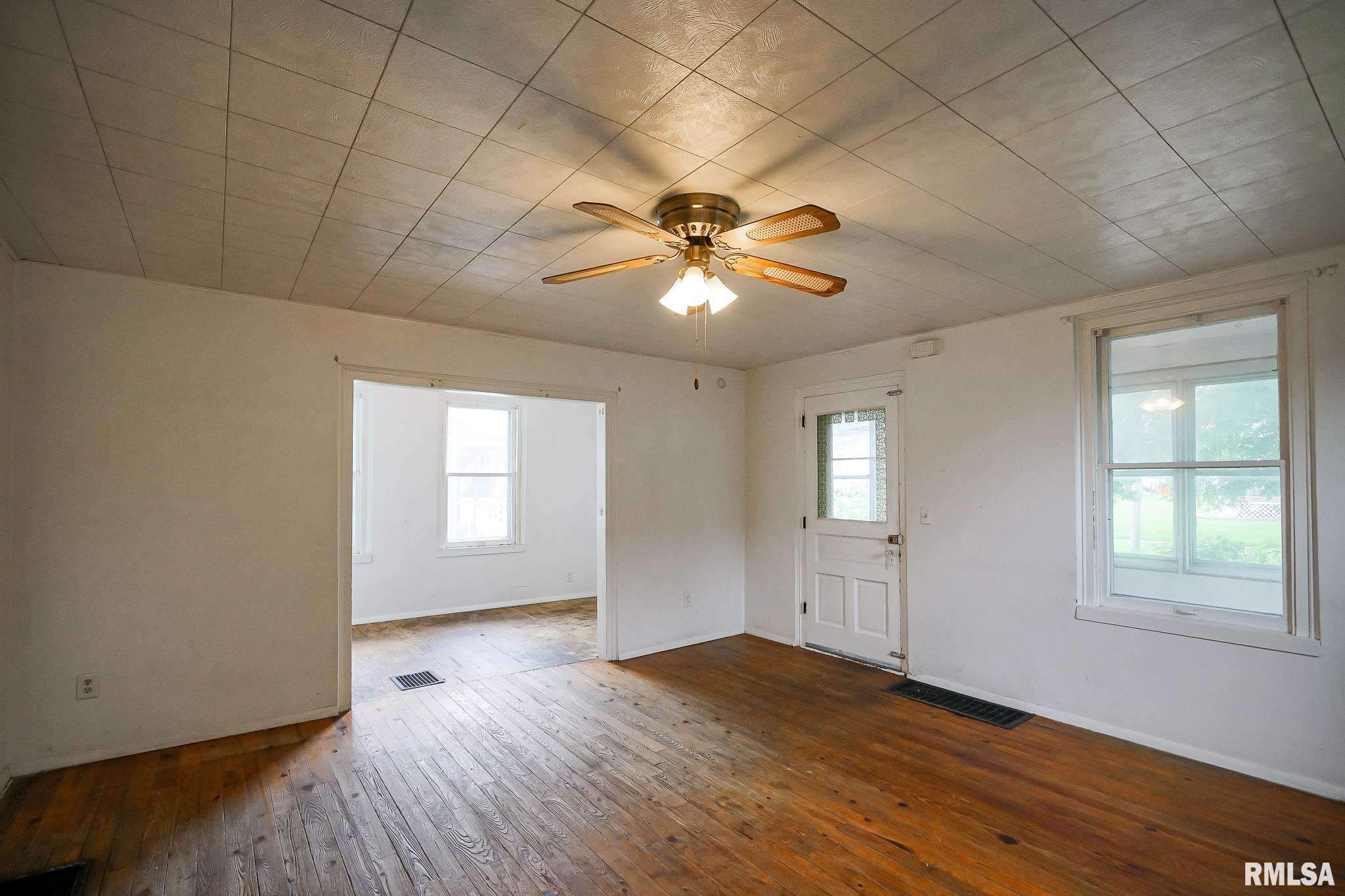 609 Walnut Street Washington, IL 61571 - Photo 12 of 48 Gallery Image 12