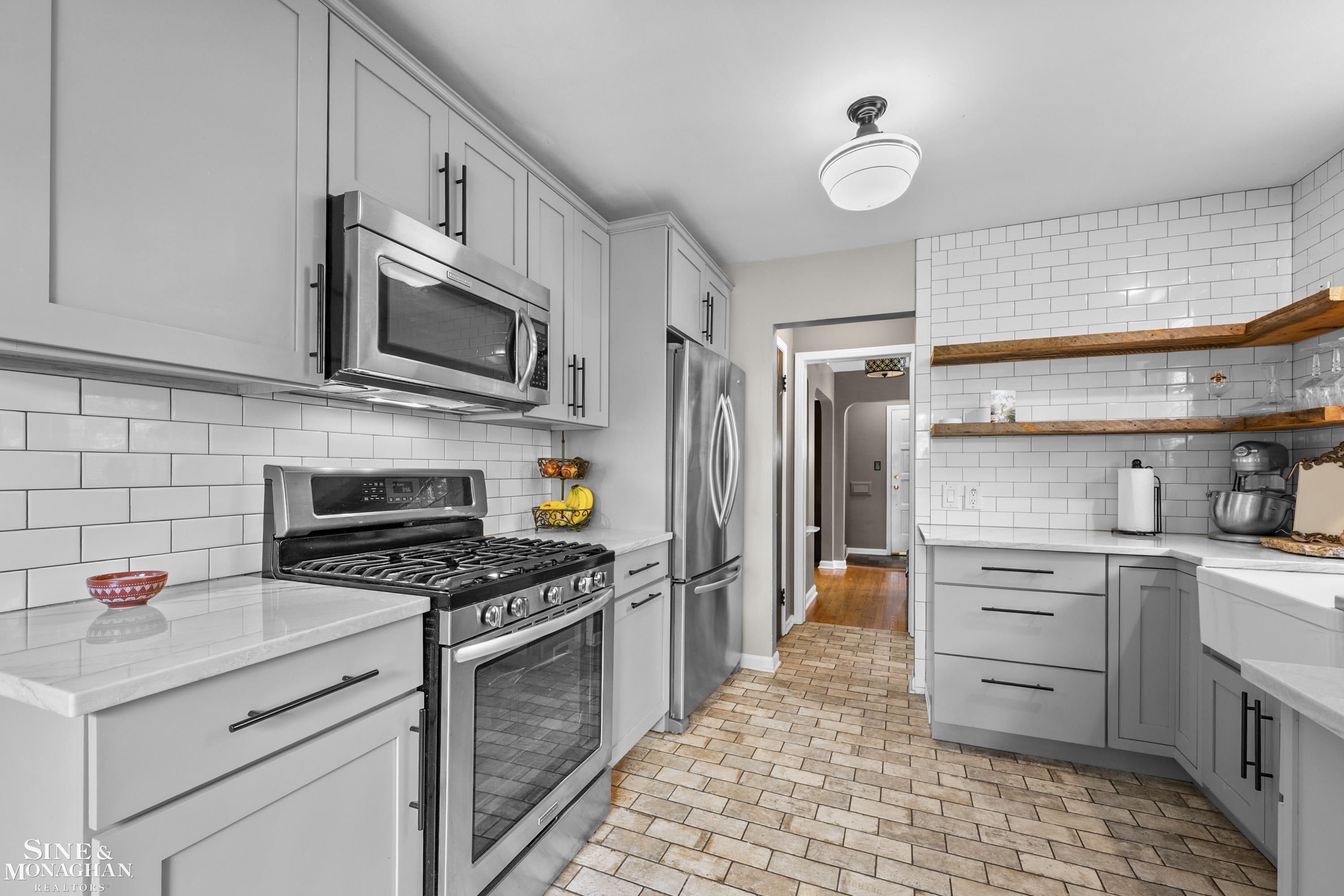 433 Maison Road Grosse Pointe, MI 48236 - Photo 13 of 38 50213206-018c12bb-2280-44a2-9b06-19a24e89bf8d.JPG