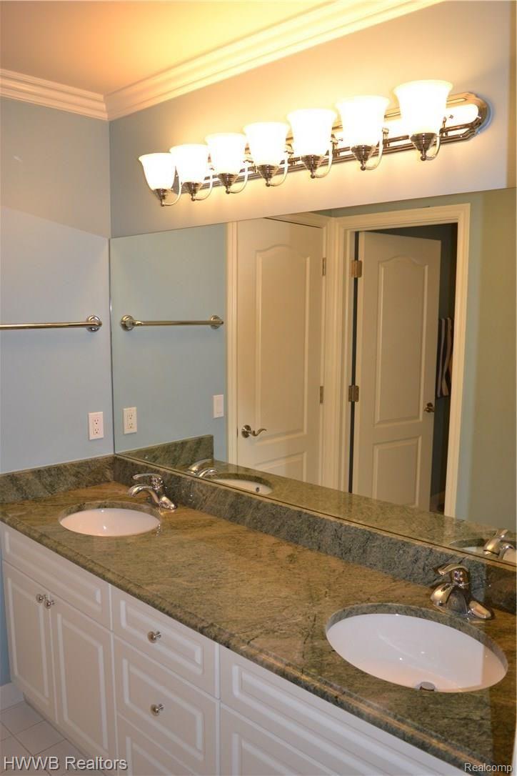 5590 Leeds Court Rochester, MI 48306 - Photo 58 of 73 Jack and Jill Bathroom