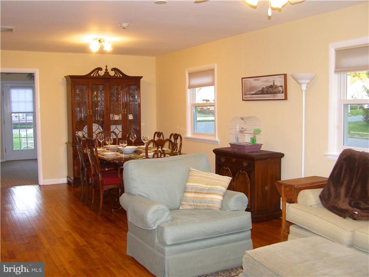 247 Clamer Road Ewing, NJ 08628 - Photo 2 of 20 Living Room