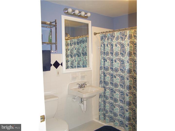 247 Clamer Road Ewing, NJ 08628 - Photo 17 of 20 Bathroom