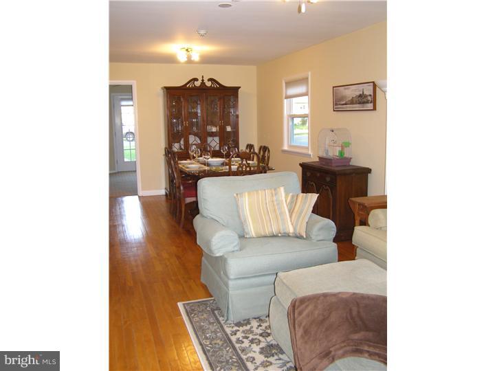 247 Clamer Road Ewing, NJ 08628 - Photo 3 of 20 Living Room