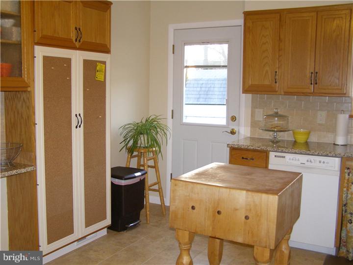 247 Clamer Road Ewing, NJ 08628 - Photo 8 of 20 Kitchen
