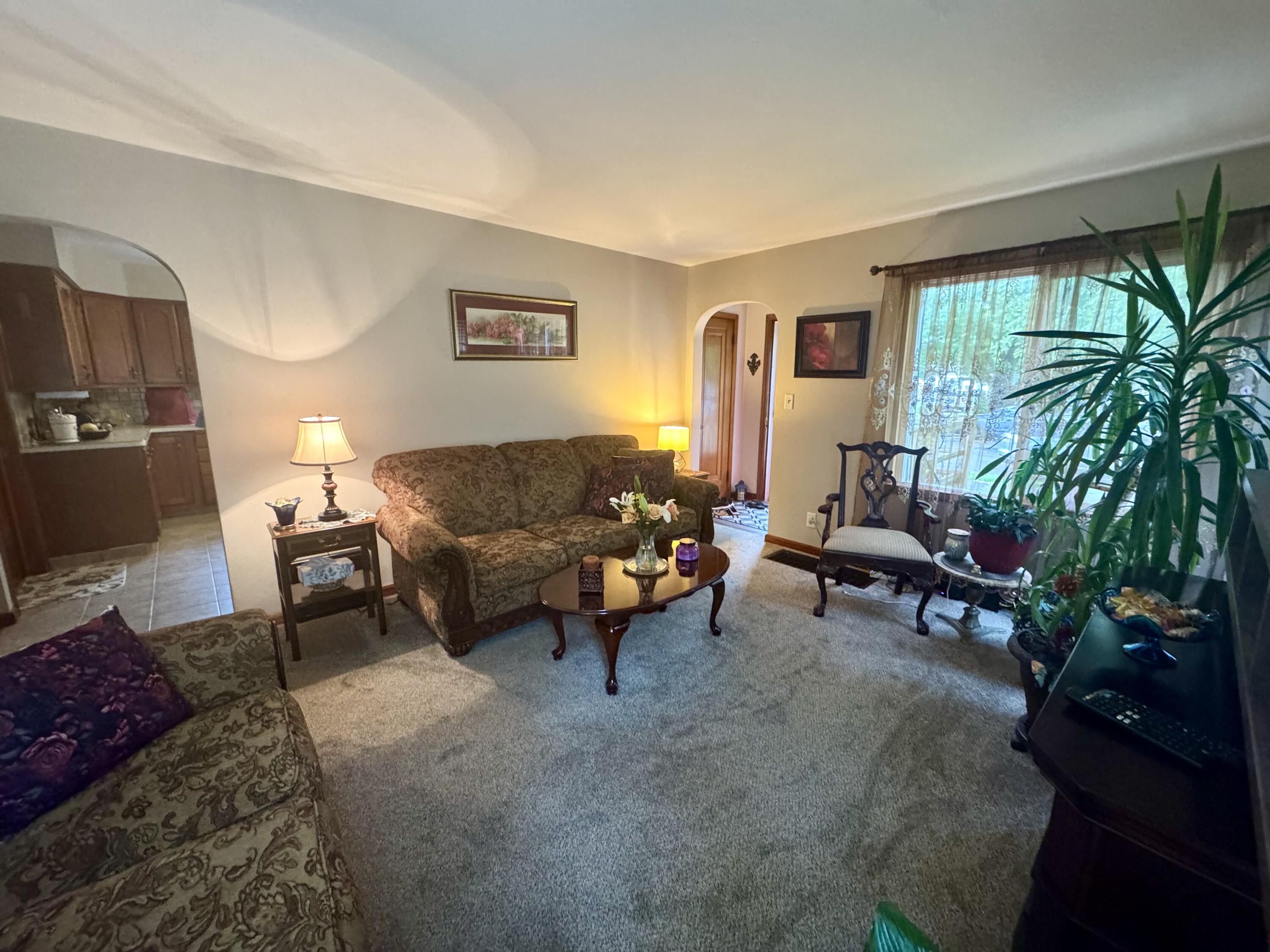 4012 Taft Road Kenosha, WI 53142 - Photo 4 of 34 Lower Living Room