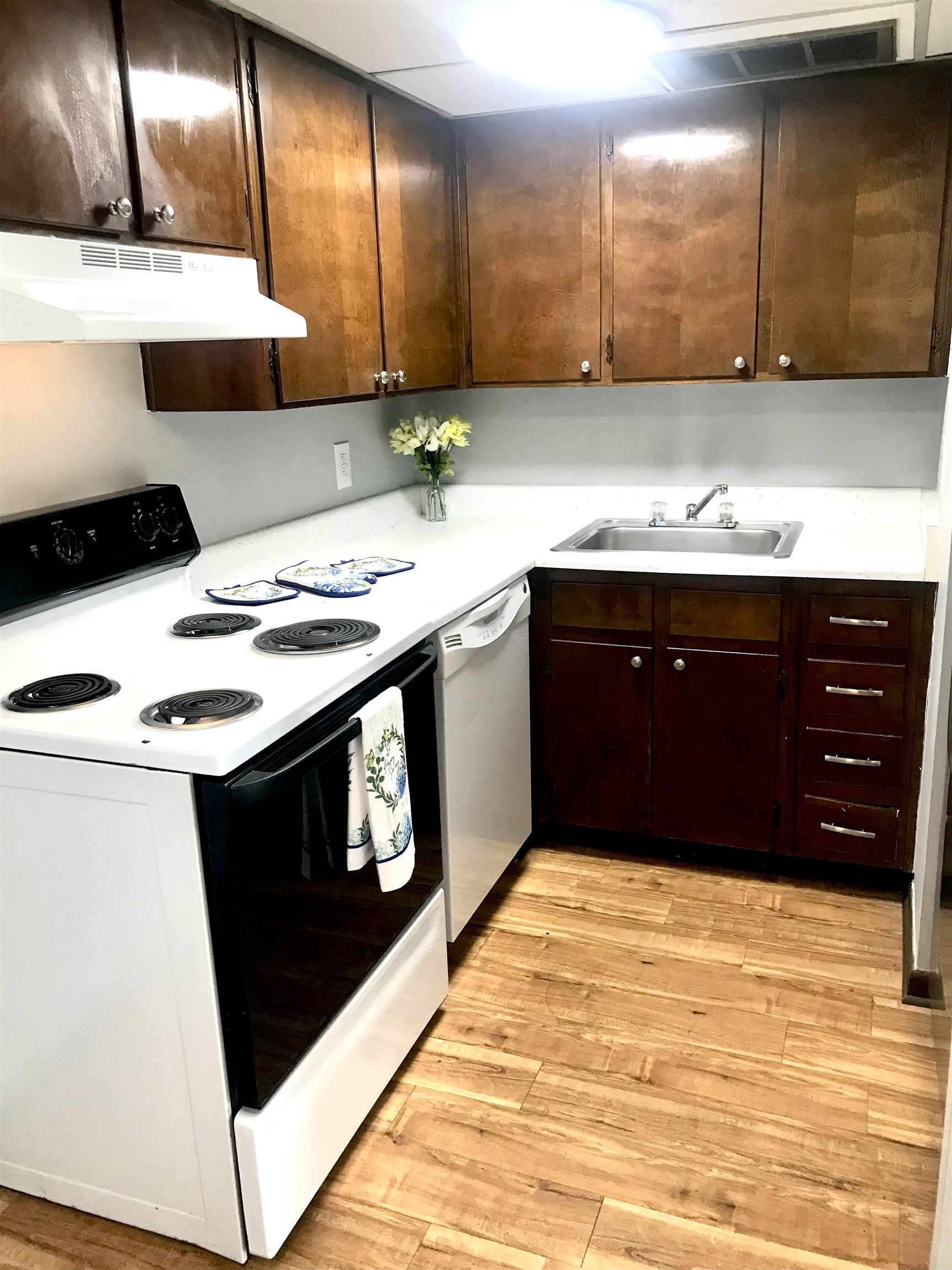 324 South Lipona Road, Unit 7 Tallahassee, FL 32304 - Photo 3 of 8