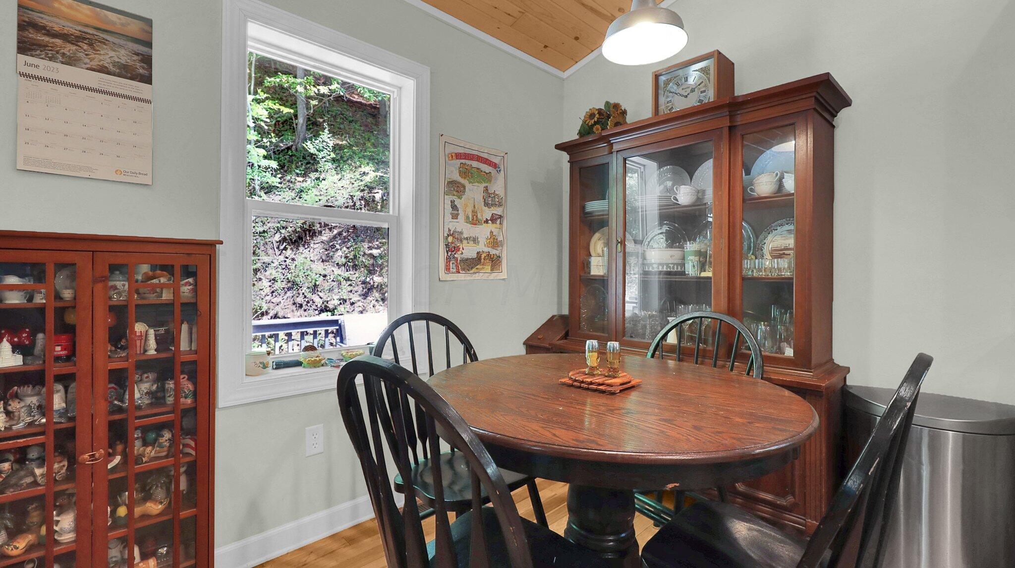 29234 Hide Away Hills Lane Logan, OH 43138 - Photo 25 of 48 Separate eating area