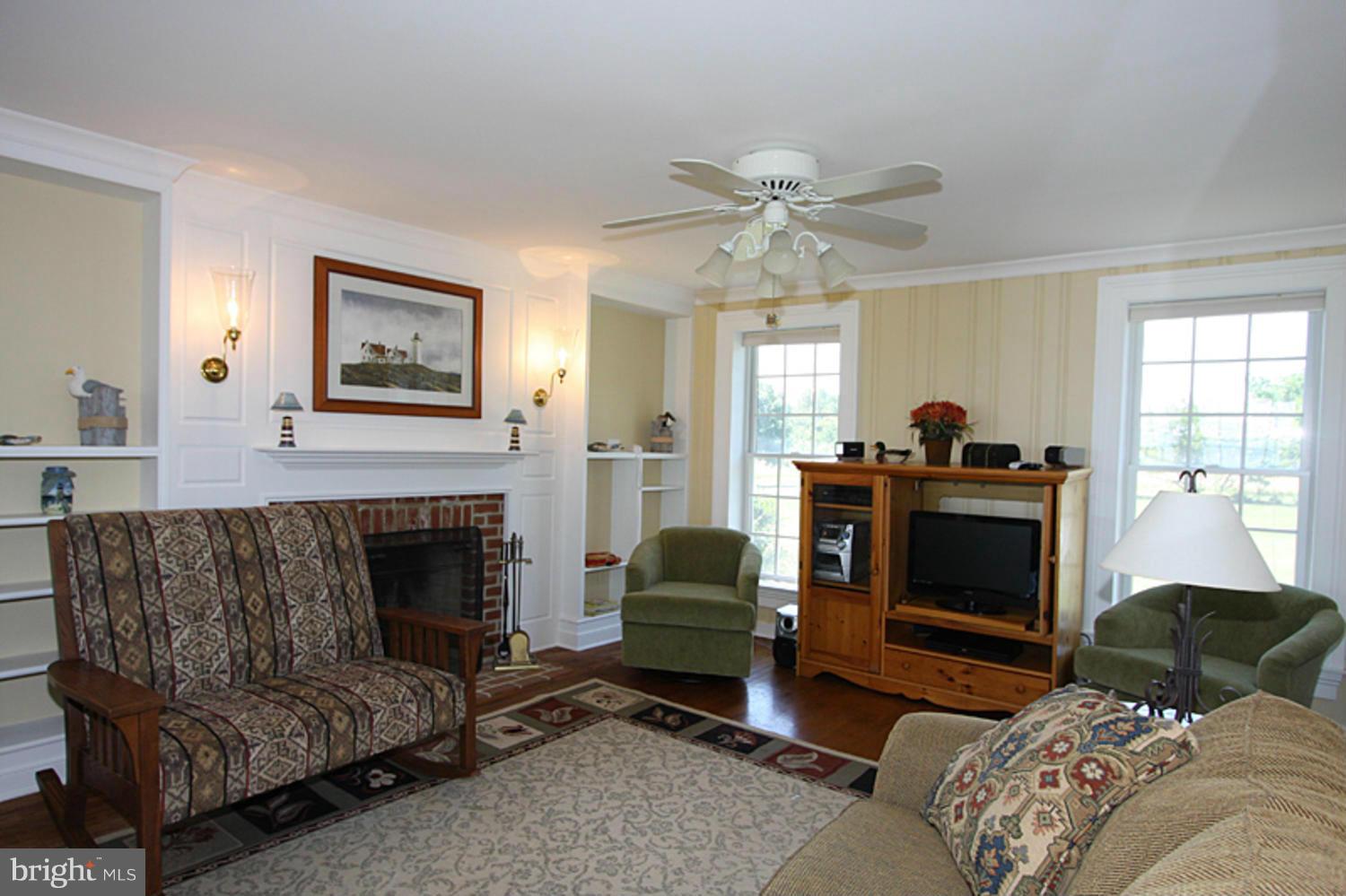 1228 Hudson Road Cambridge, MD 21613 - Photo 10 of 30 Living Room