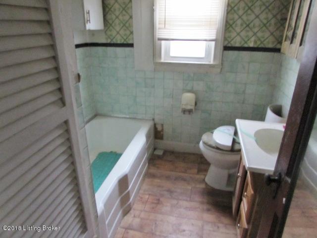 5904 Pendleton Road Louisville, KY 40272 - Photo 8 of 19 Bathroom