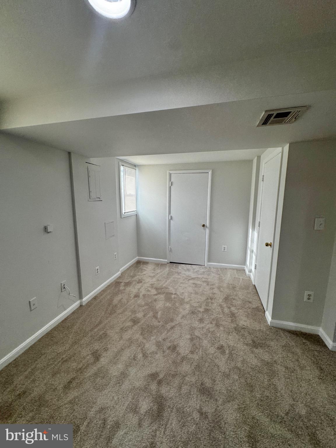 18312 Chestnut Drive Triangle, VA 22172 - Photo 14 of 20 Bright and versatile space for endless possibil...