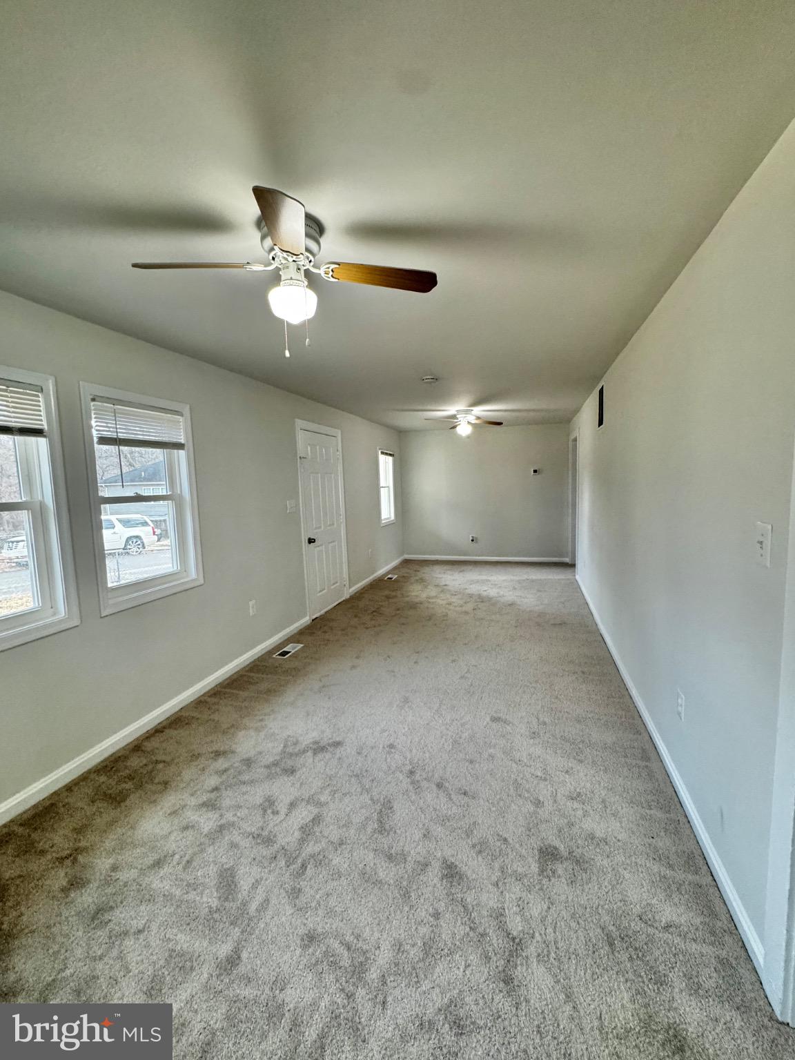 18312 Chestnut Drive Triangle, VA 22172 - Photo 2 of 20 Spacious, light-filled living area awaits you.