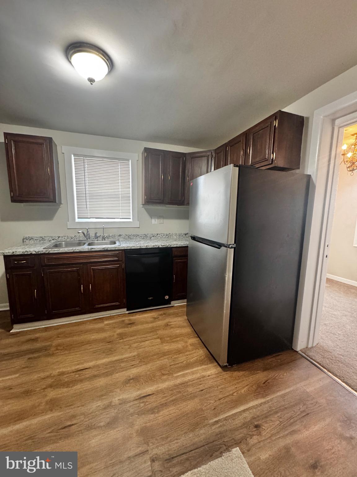 18312 Chestnut Drive Triangle, VA 22172 - Photo 8 of 20 Modern kitchen with sleek appliances.