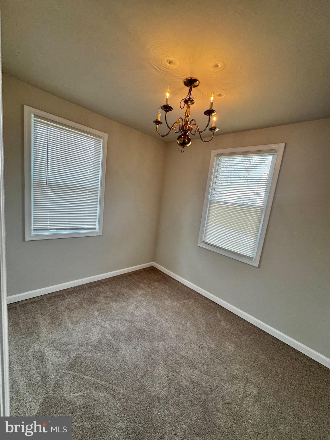 18312 Chestnut Drive Triangle, VA 22172 - Photo 9 of 20 Bright and inviting corner room with charm.