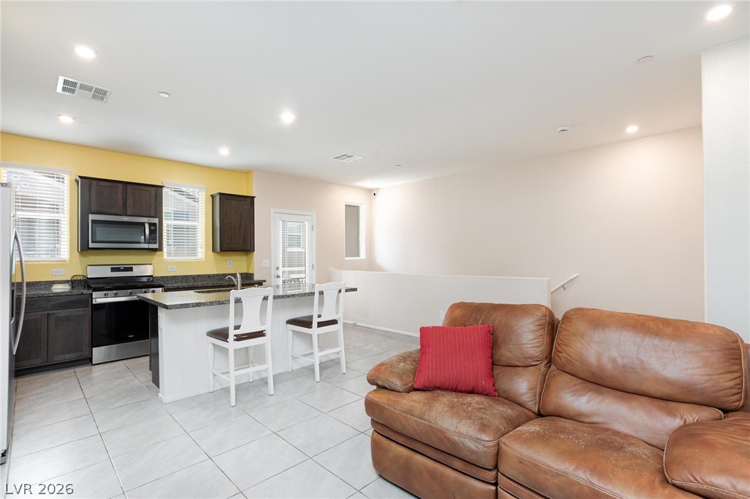 668 Tiarella Lane Henderson, NV 89015 - Photo 7 of 19