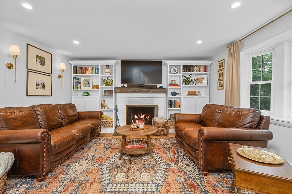 73 High Street Medfield, MA 02052 - Photo 7 of 38
