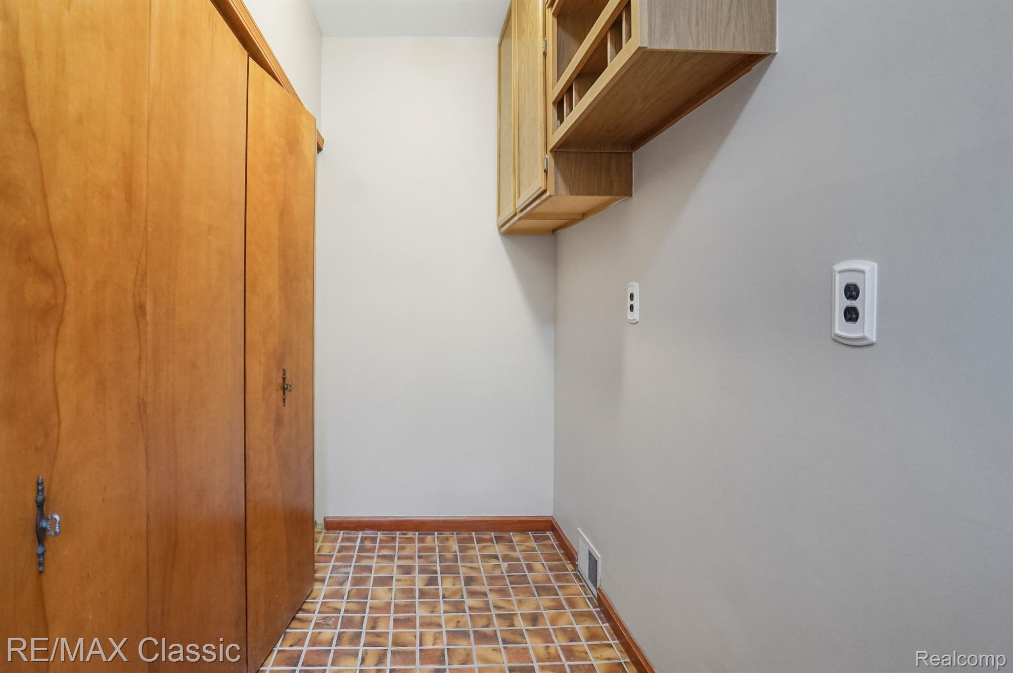2011 Decker Road Walled Lake, MI 48390 - Photo 22 of 37 Gallery Image 22