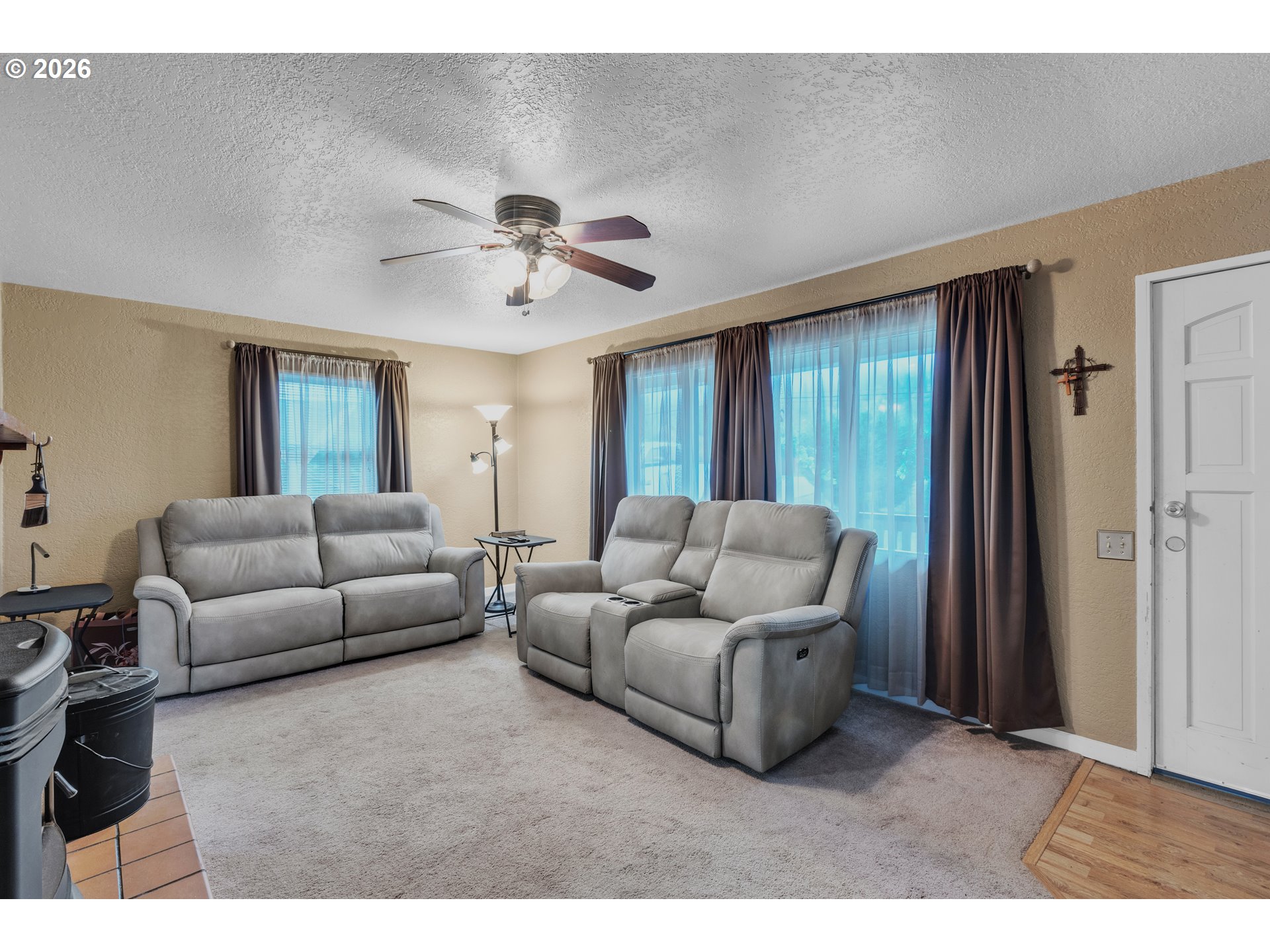 2035 Nonpareil Road Sutherlin, OR 97479 - Photo 6 of 48 Living Room