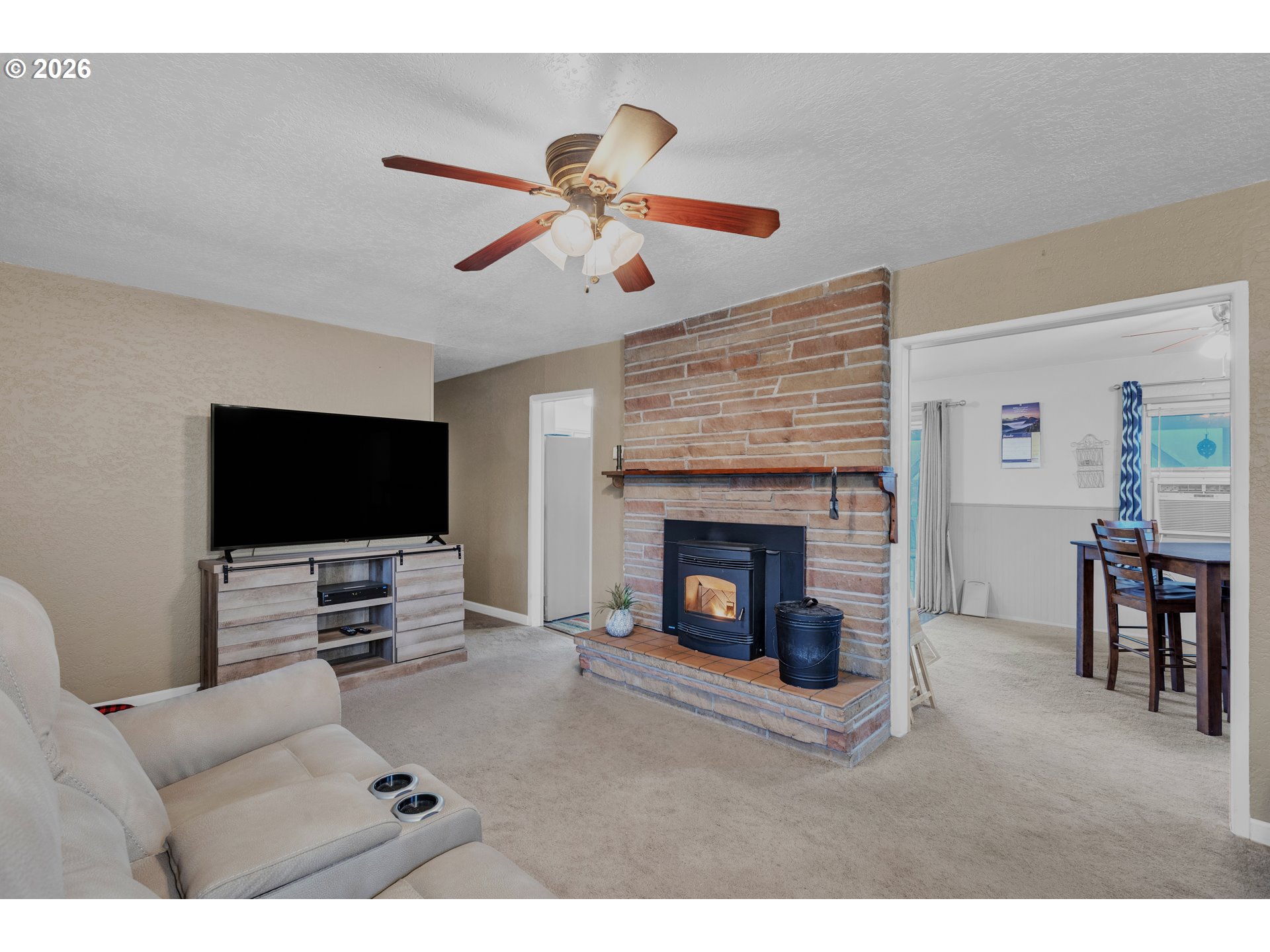 2035 Nonpareil Road Sutherlin, OR 97479 - Photo 8 of 48 Living Room