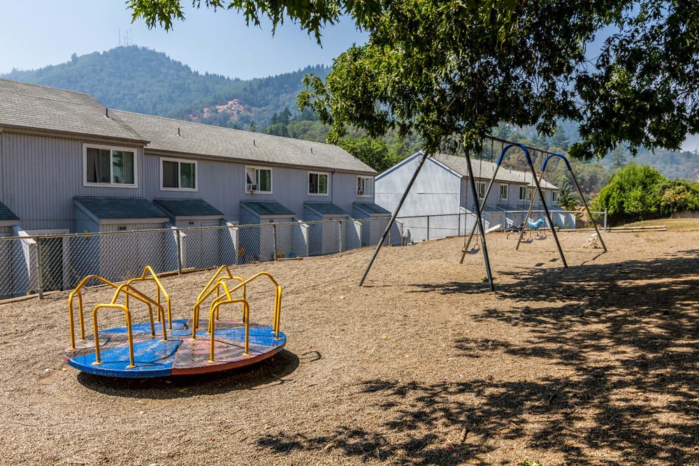721 Southeast Meadowlark Avenue Myrtle Creek, OR 97457 - Photo 9 of 10 a view of a house with backyard