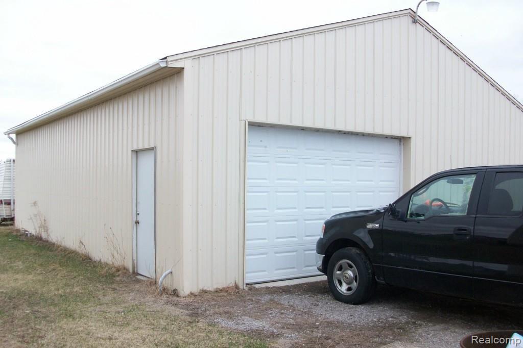 6141 State Road Fort Gratiot, MI 48059 - Photo 2 of 5 State pole barn.jpg