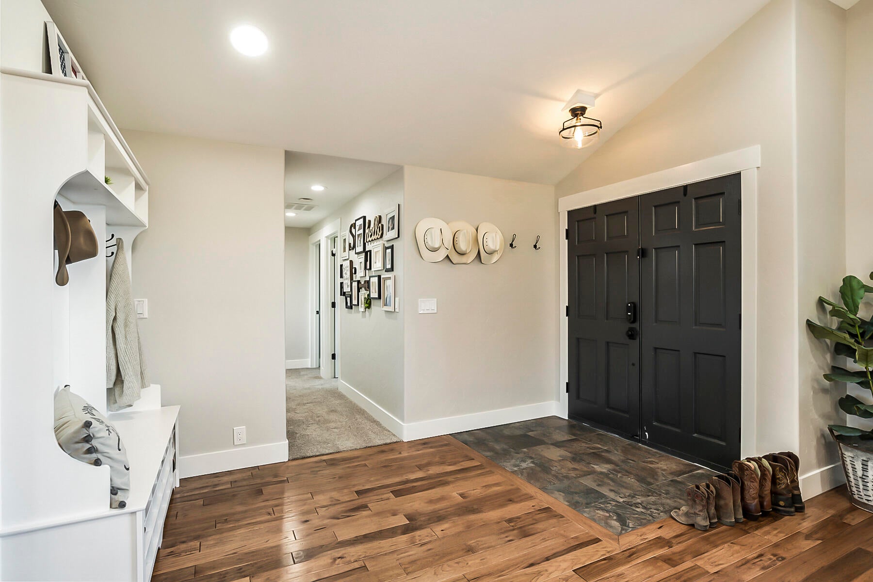 17617 Knight Road Bend, OR 97703 - Photo 9 of 60 7JH5_2748