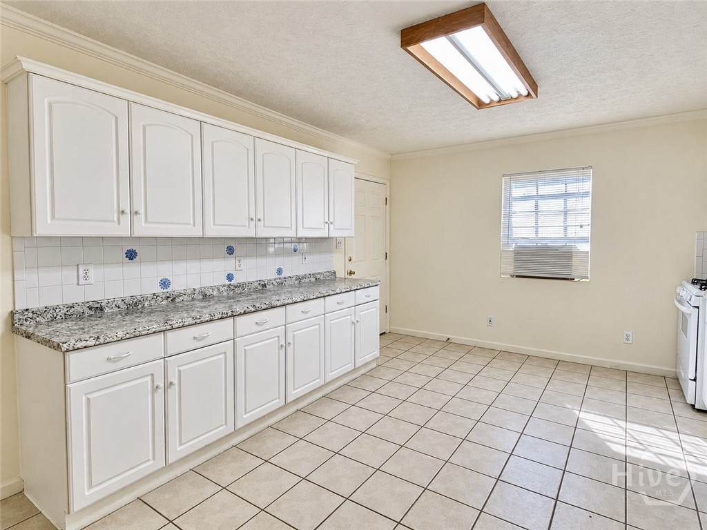 1315 Bonaventure Road, Unit DOWNSTAIRS Savannah, GA 31404 - Photo 6 of 17 Gallery Image 6