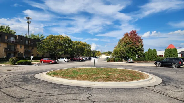 $145,000 | 588 Fairway View Drive, Unit 2E, Wheeling, IL 60090