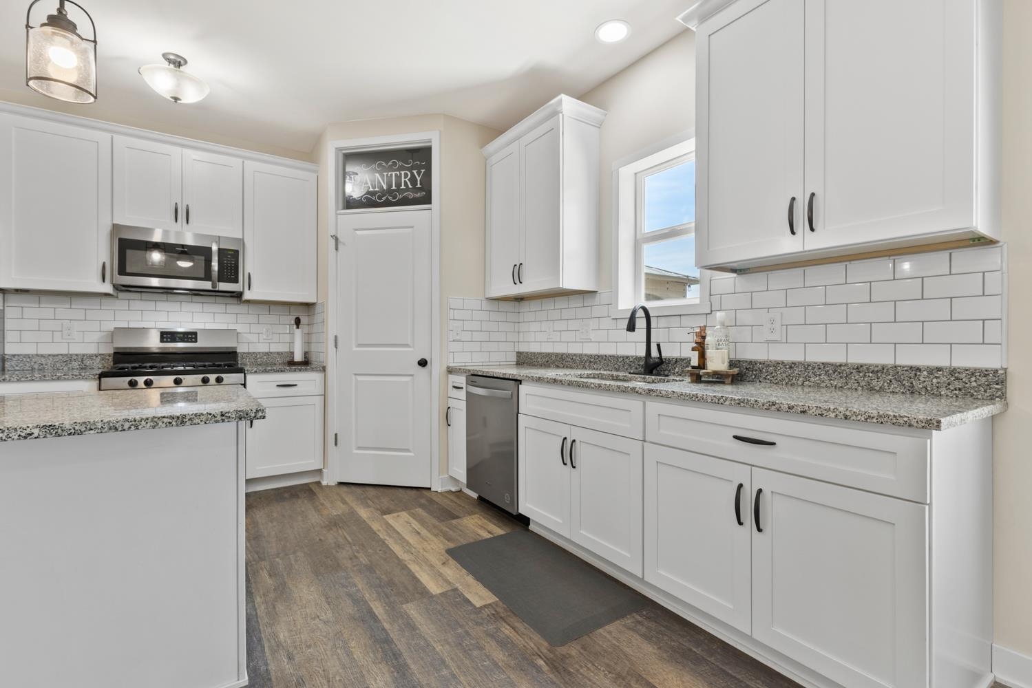9910 Lismore Road Roscoe, IL 61073 - Photo 6 of 26 Gallery Image 6