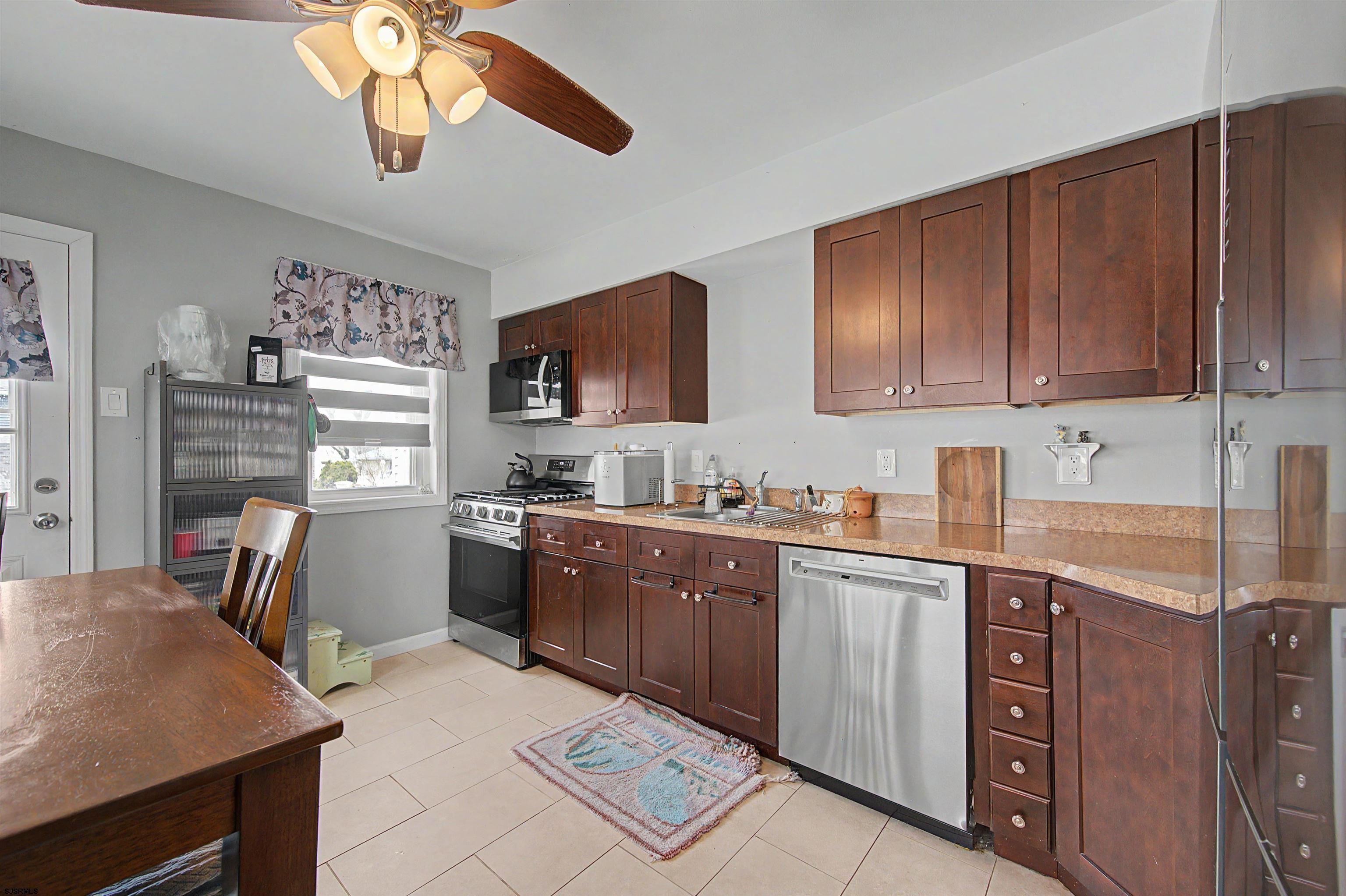 8 Franklin Place Brigantine, NJ 08203 - Photo 6 of 34