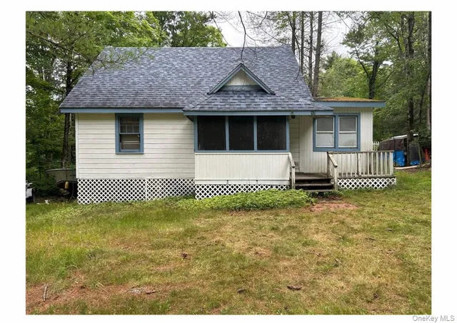 a view of a house with a tub